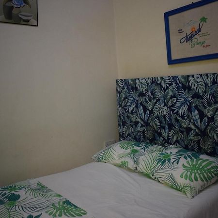 Tropical Breeze Vacation Home And Apartments โกรส อิส์ลีต ภายนอก รูปภาพ