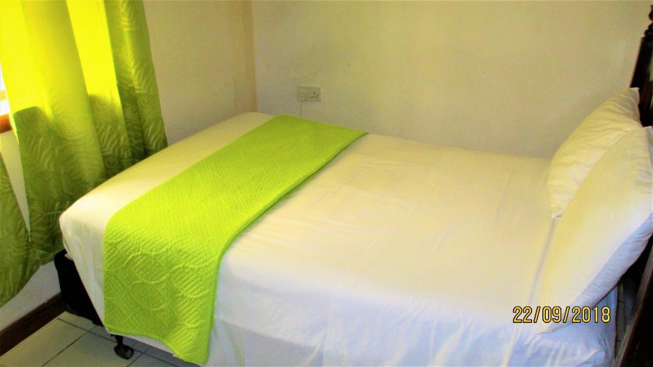 Tropical Breeze Vacation Home And Apartments โกรส อิส์ลีต ภายนอก รูปภาพ