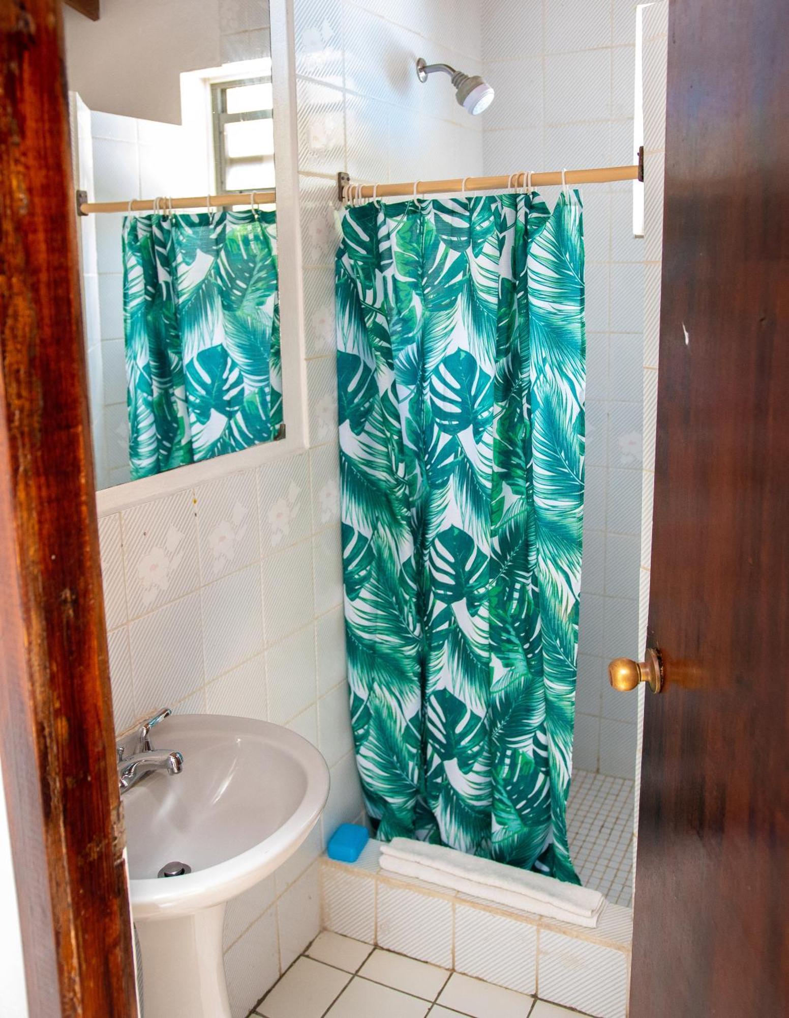 Tropical Breeze Vacation Home And Apartments โกรส อิส์ลีต ภายนอก รูปภาพ