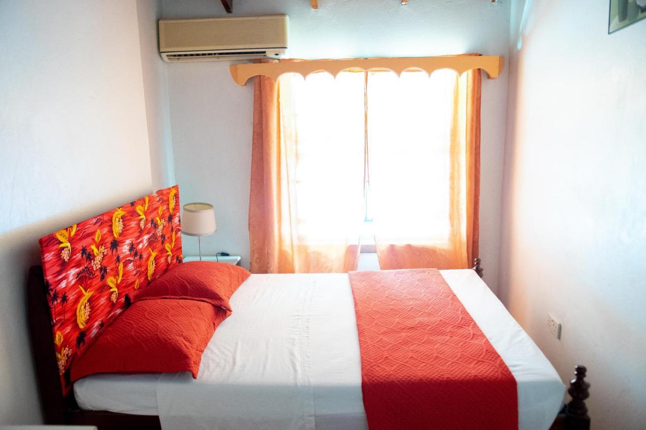 Tropical Breeze Vacation Home And Apartments โกรส อิส์ลีต ภายนอก รูปภาพ