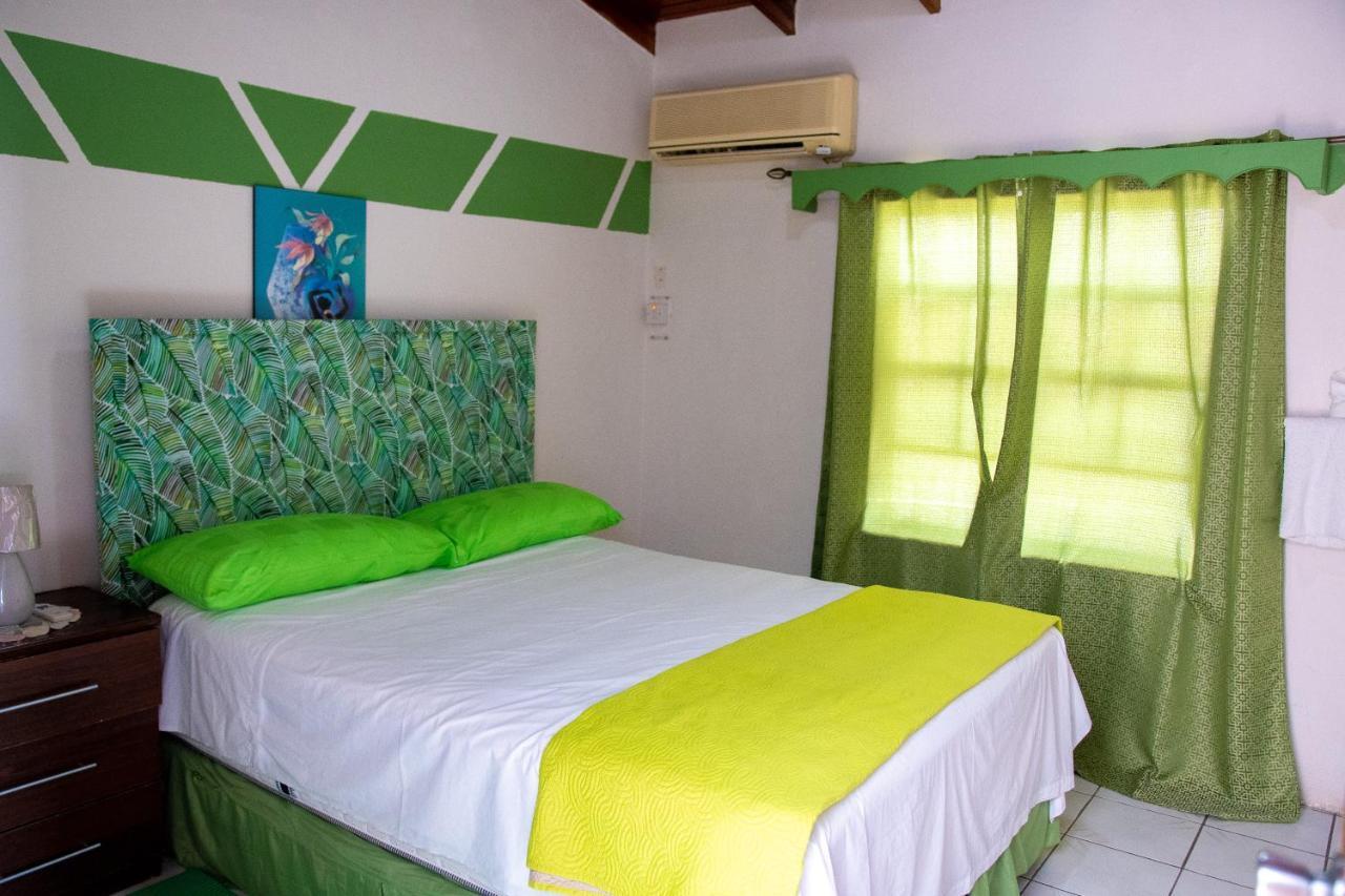 Tropical Breeze Vacation Home And Apartments โกรส อิส์ลีต ภายนอก รูปภาพ